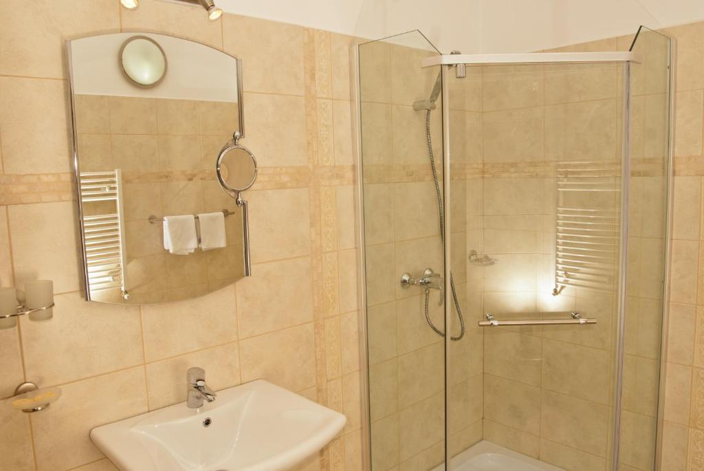 Hotel Belleville Iasi Esterno foto