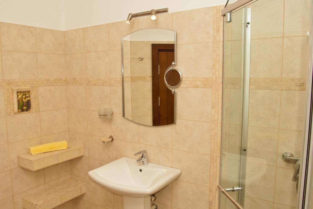 Hotel Belleville Iasi Esterno foto